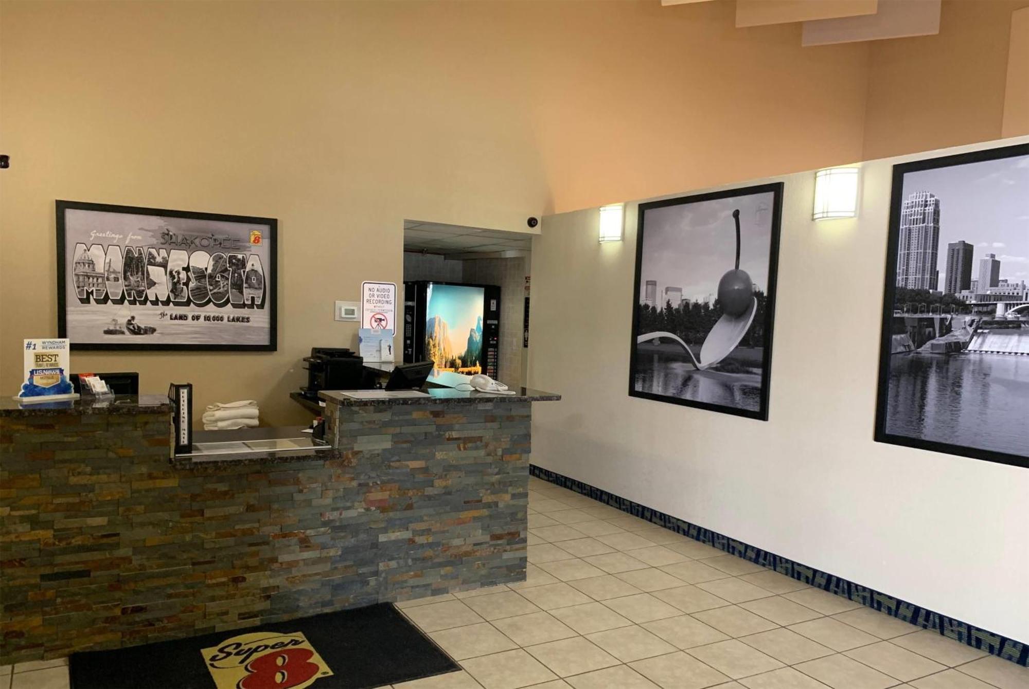 Super 8 By Wyndham Shakopee Hotel Exterior photo